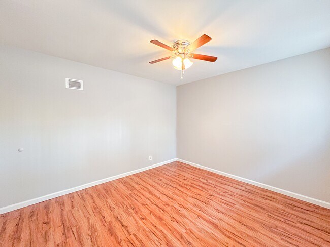 Building Photo - 4640 E 4th St