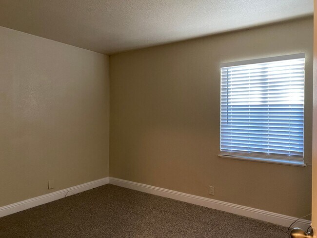 Building Photo - Four Bed, Two Bath Home In Stockton's Holi...