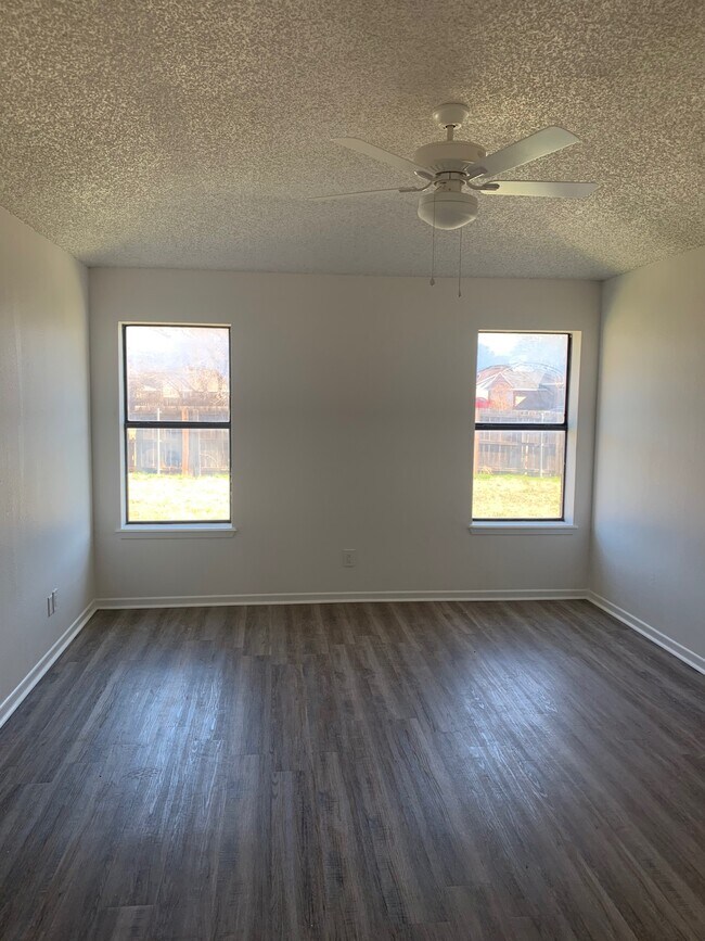 Building Photo - 7633 Thompson Pky