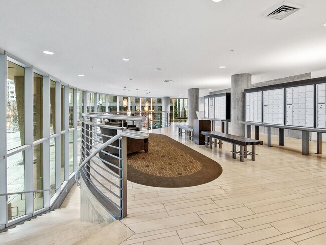 Building Photo - Pinnacle Condominiums - Pearl District ope...
