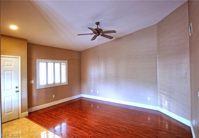 Building Photo - 401 Pine Haven St