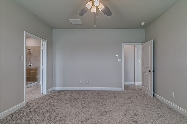 Building Photo - 327 Sweetspire Dr