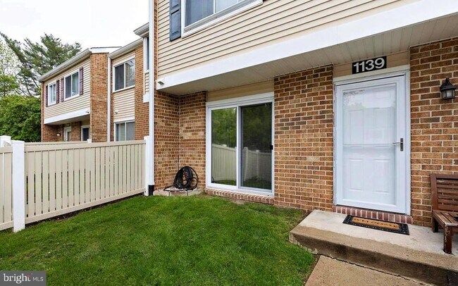 Building Photo - 1139 Thackary Ct