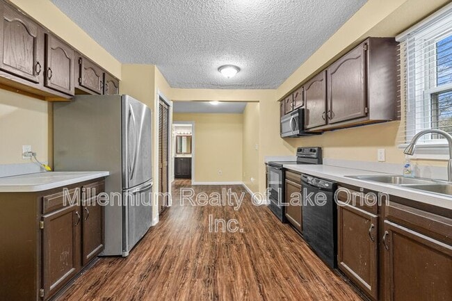 Building Photo - 5394 Drayton Rd