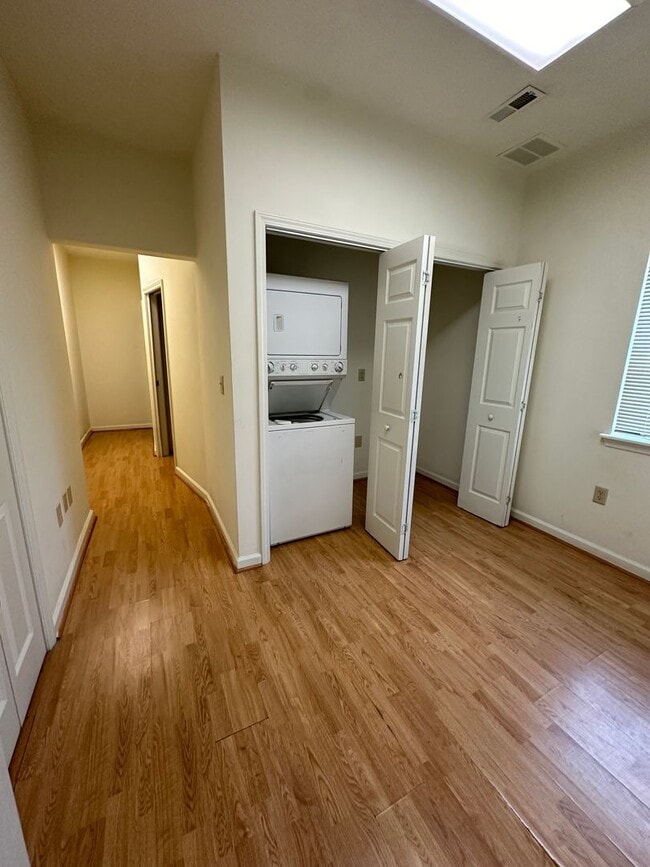 Building Photo - 526 E Main St