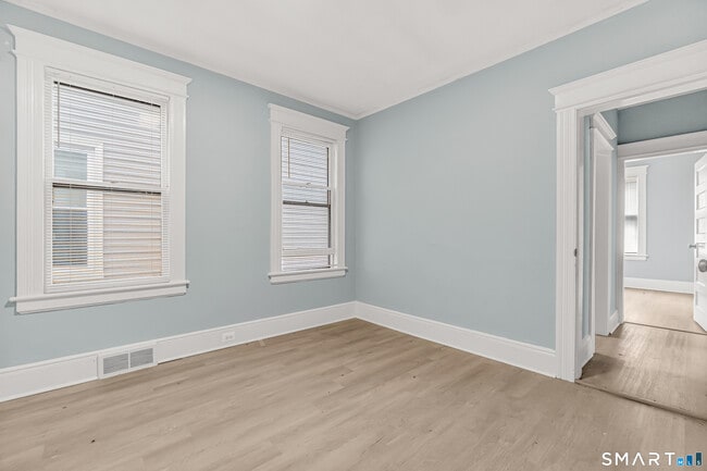 Building Photo - 105 Carleton Ave