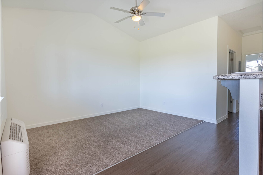 Primary Photo - Riverplace Apartment Homes