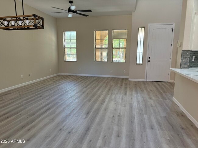 Building Photo - 21122 W Sunrise Ln