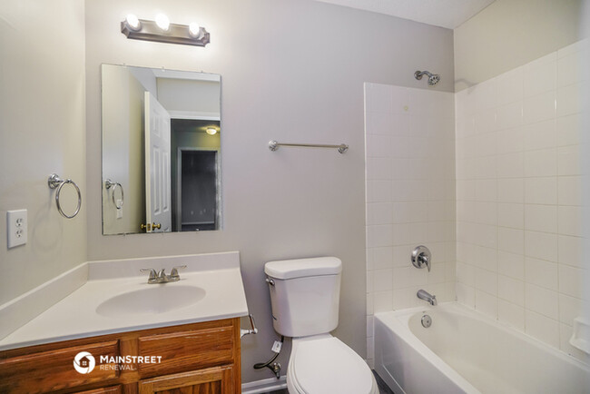 Building Photo - 482 Faber St