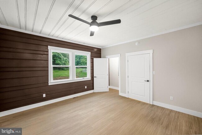 Building Photo - 71 Dreamland Park Dr