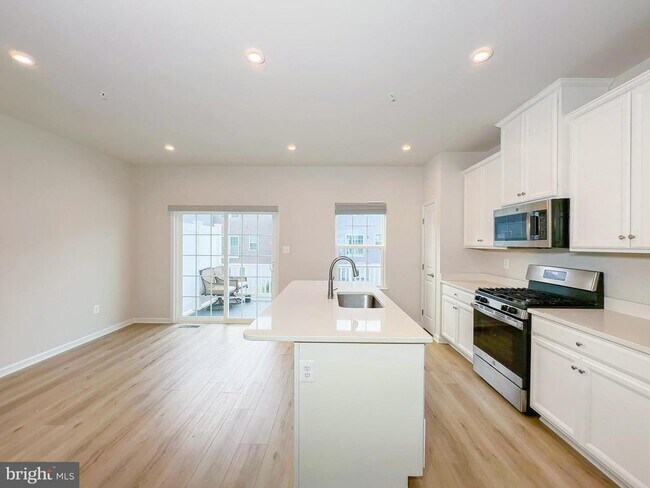 Building Photo - 72 Caswell Dr