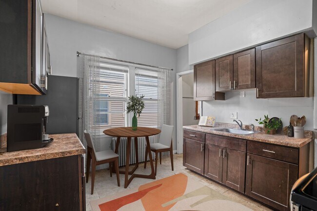 Building Photo - Murray Lower Flat