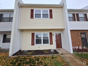 Building Photo - Remodeled Townhome