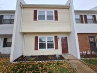 Building Photo - Remodeled Townhome