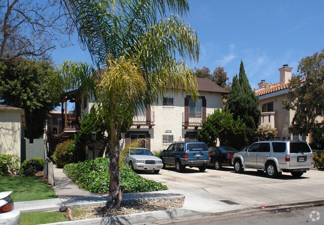 Primary Photo - 1636 Thomas Ave