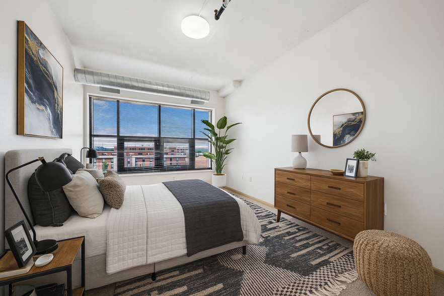 Primary Photo - Grand River Station