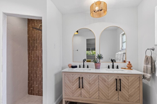 Building Photo - 460 Magellan Dr