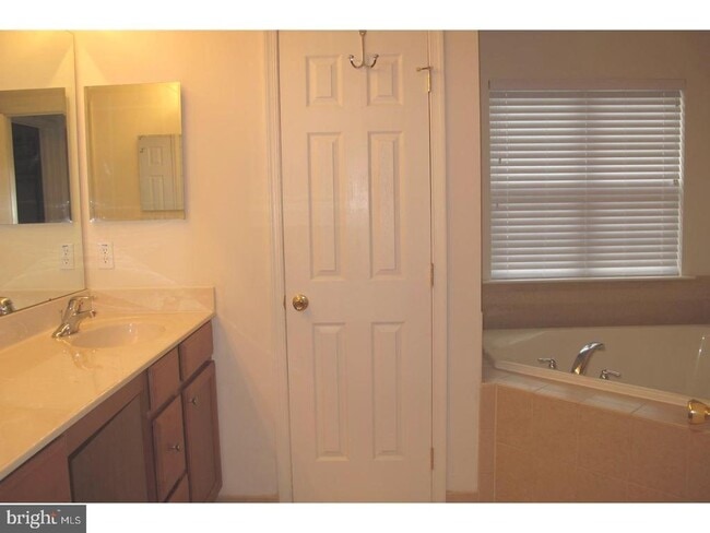 Building Photo - 57 Haddon Ct