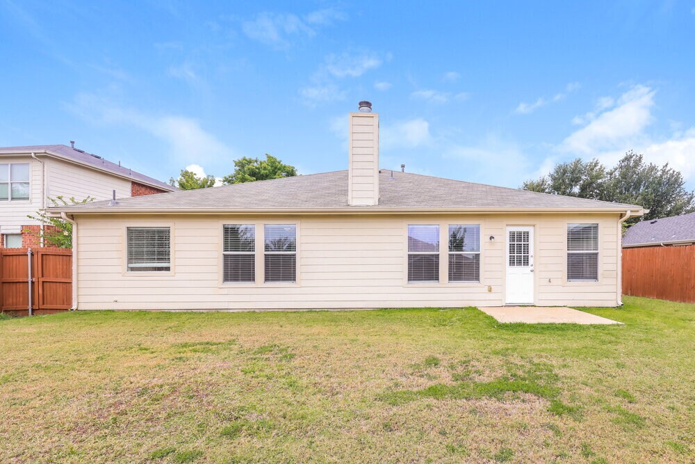 Building Photo - 2114 Rose May Dr