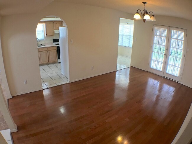 Building Photo - Northeast El Paso 3 Bed Refrig A/C