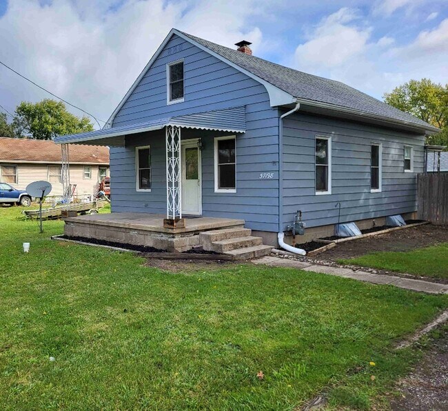 Primary Photo - 57198 Lake St