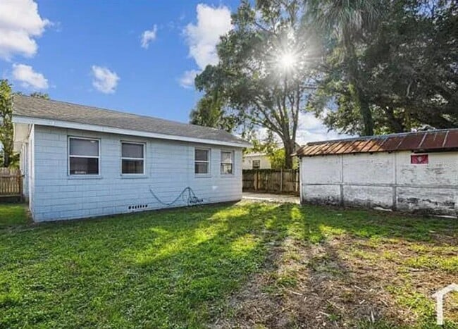 Building Photo - 1913 W Lemon St