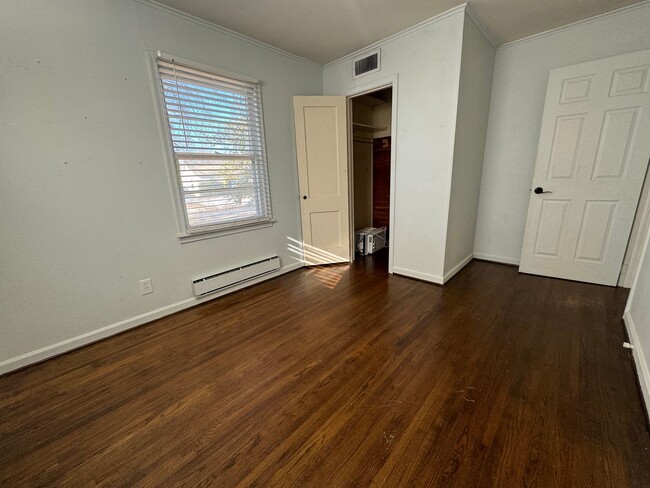 Building Photo - Adorable two bedroom one bathroom home loc...