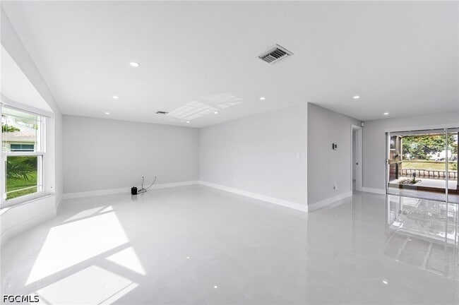 Building Photo - 1729 Cascade Way