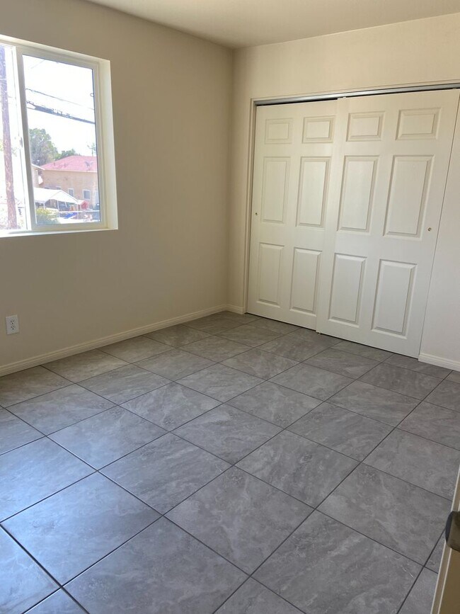 Building Photo - 574 Holt Ave