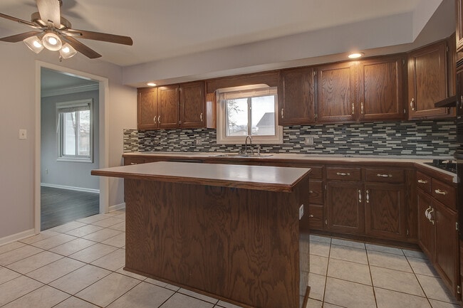 Building Photo - 24218 W Main St