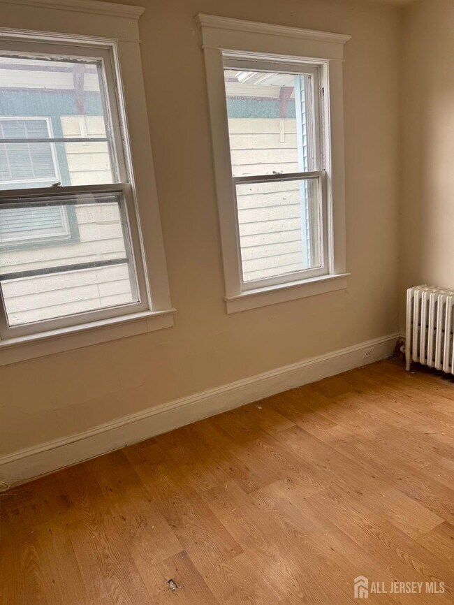 Building Photo - 127 Main St