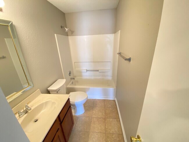 Building Photo - 5843 Amber Ln