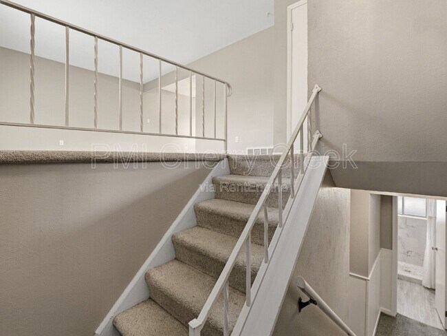 Building Photo - 766 W Davies Way