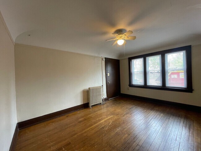 Interior Photo - 1315 N Cass St