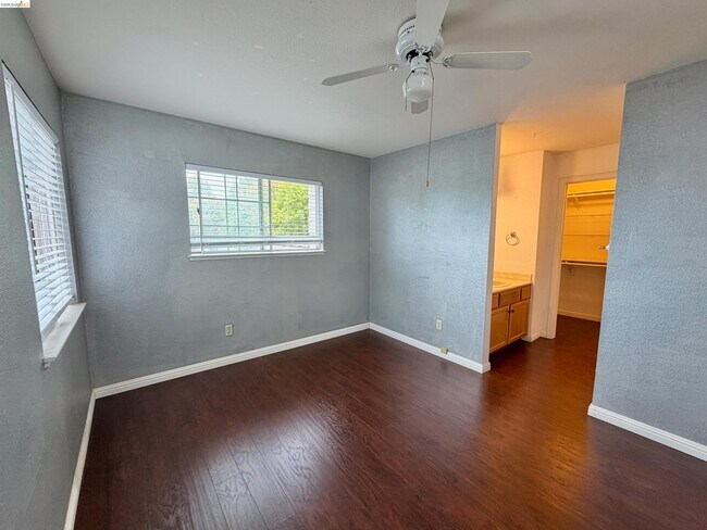 Building Photo - 7 Goldmeadow Ct