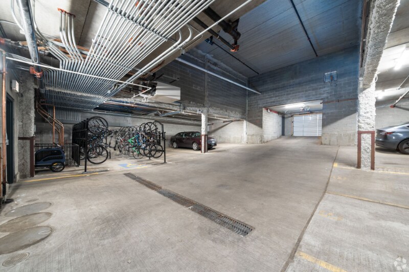 Building Photo - 947 W Irving Park Rd