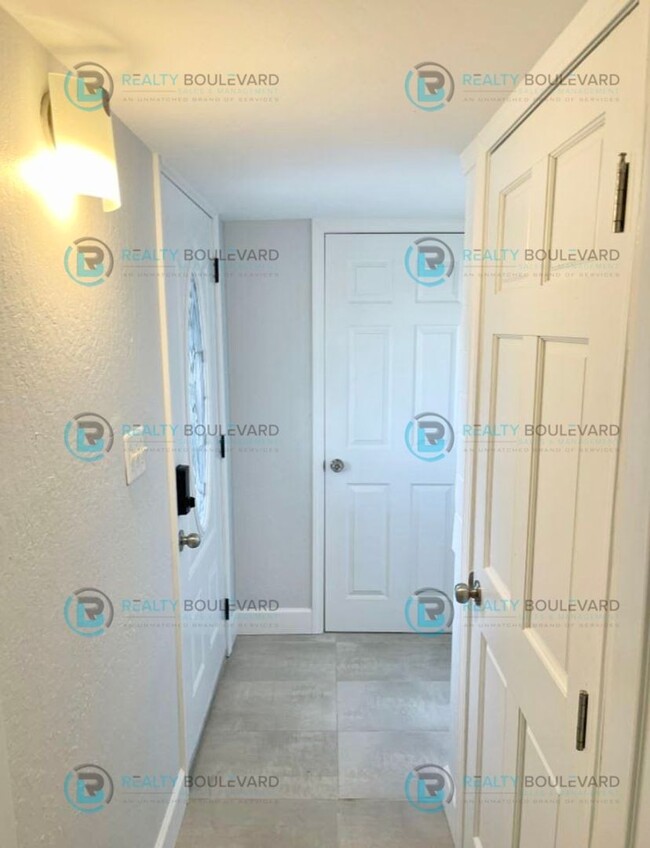 Building Photo - Perfect home in Reno with 2 car garage, ba...