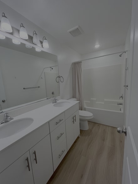 Building Photo - 460 E 25 N