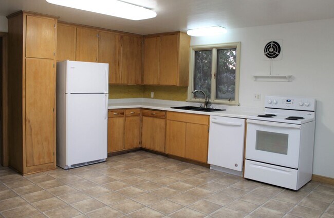 Building Photo - 318 McKinley Ave