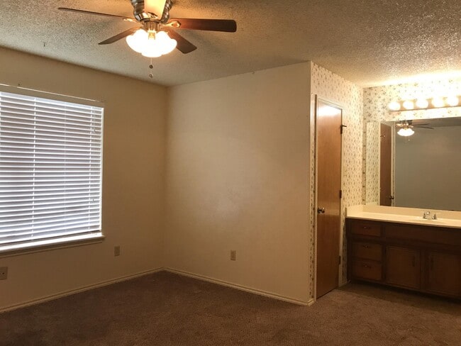 Building Photo - 5620 Brownfield Dr