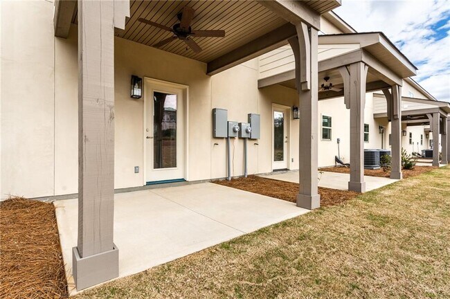 Building Photo - 3260 Academy Dr