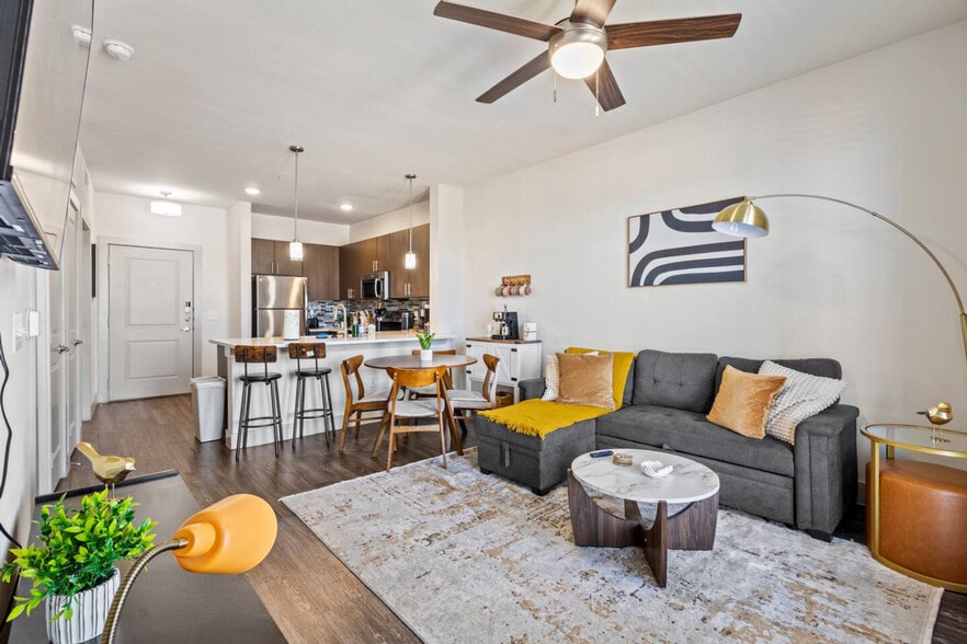 Building Photo - 10550 N Central Expy