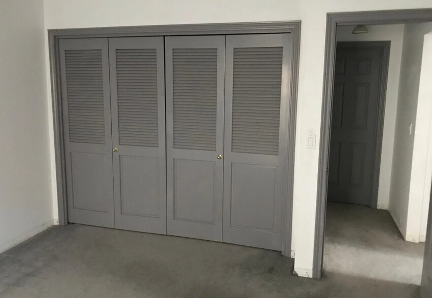 Master BR Closet - 5830 S Kelly Ave