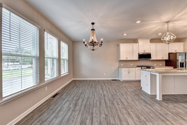 Building Photo - 4655 White St