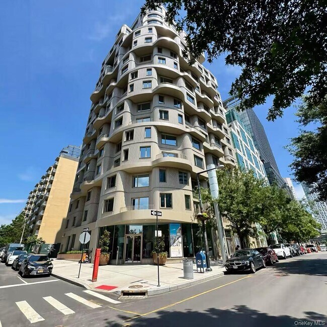 Building Photo - 24-01 Queens Plaza N
