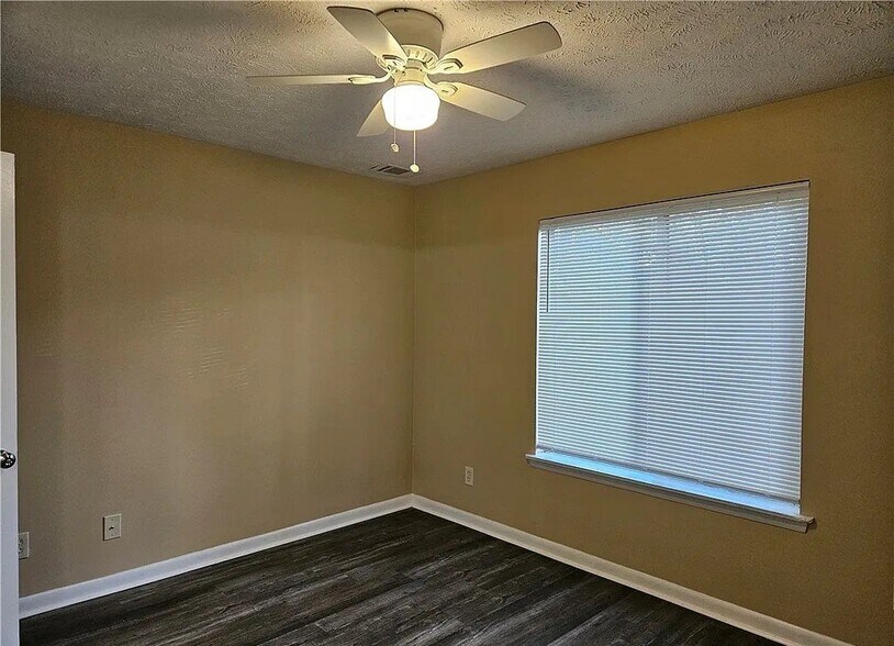Building Photo - 3375 Galleria Dr