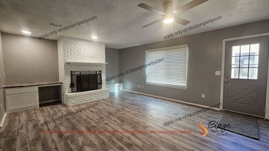 Building Photo - Step into Your Dream Townhouse!