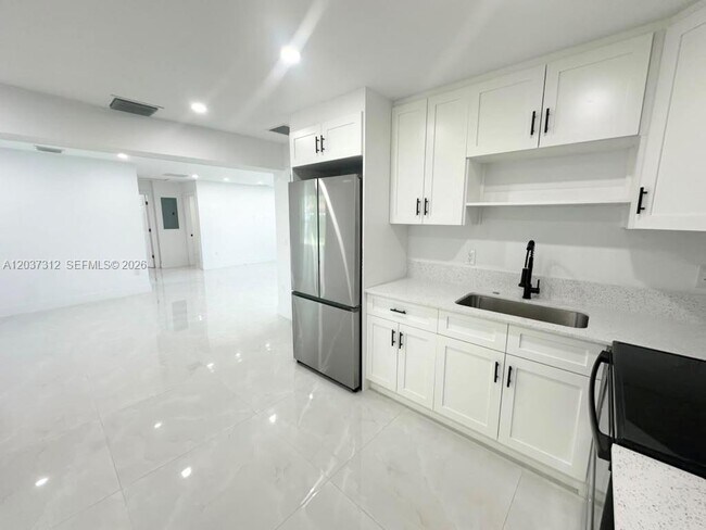 Building Photo - 1473 NE 30th Ct