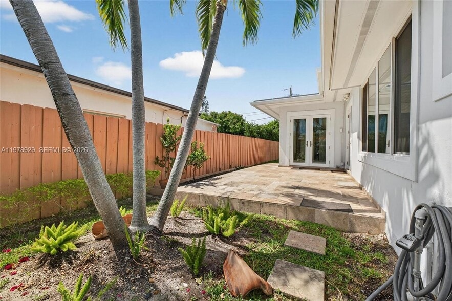 Building Photo - 1470 N Treasure Dr