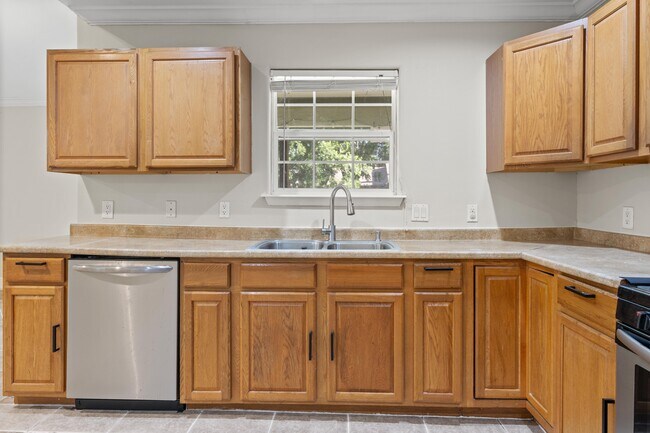 Building Photo - 404 Cavendish Dr